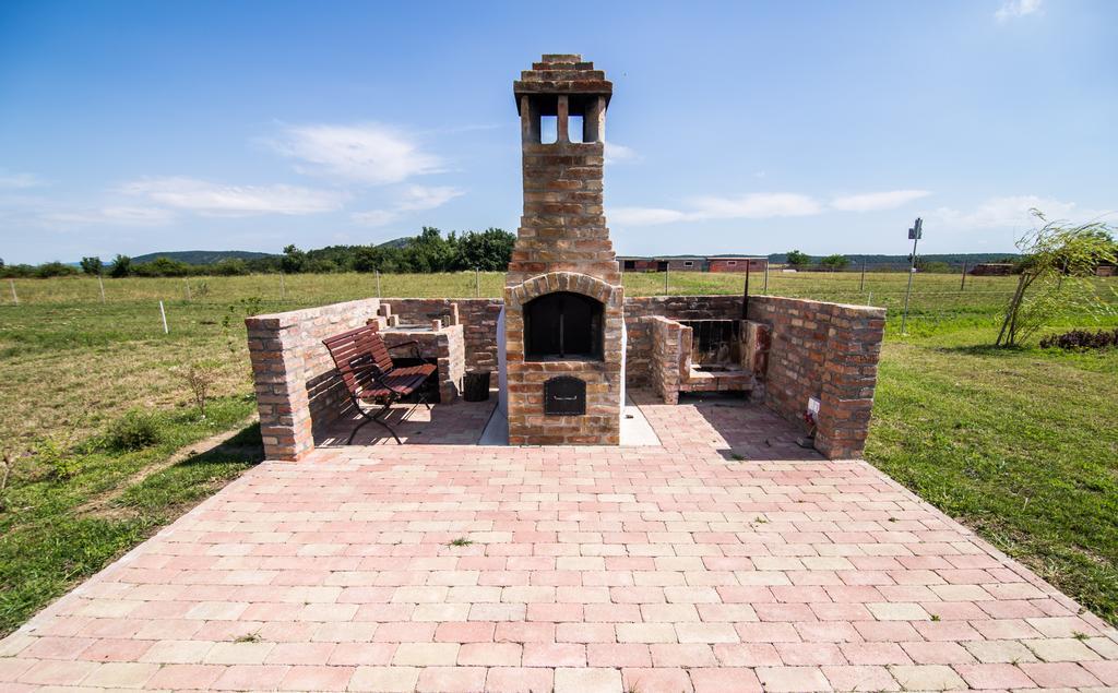Oeregtoelgy Vendeghaz Villa Szár Exteriör bild
